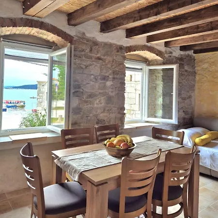 House Robert Apartamento Kaštela