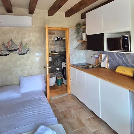 House Robert Kastela