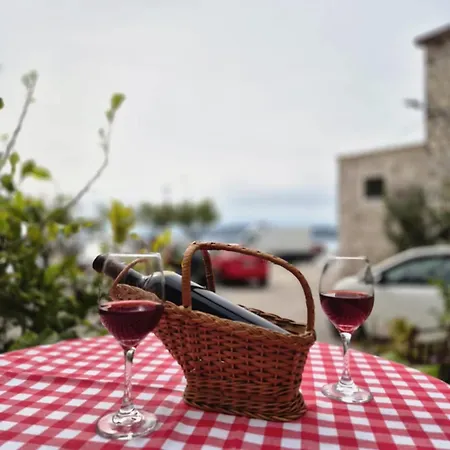 Apartman House Robert Kastela