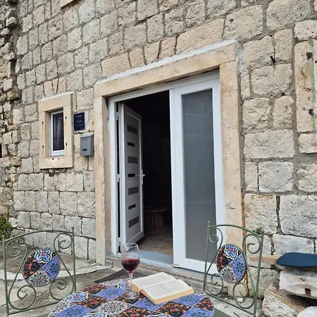 Apartman House Robert Kastela