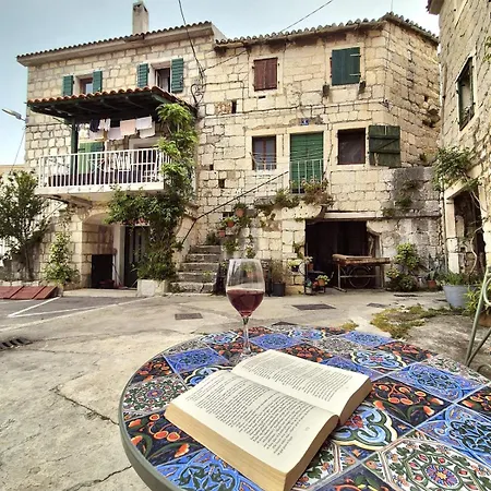 House Robert Apartamento Kaštela
