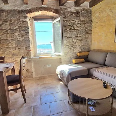 House Robert Kastela